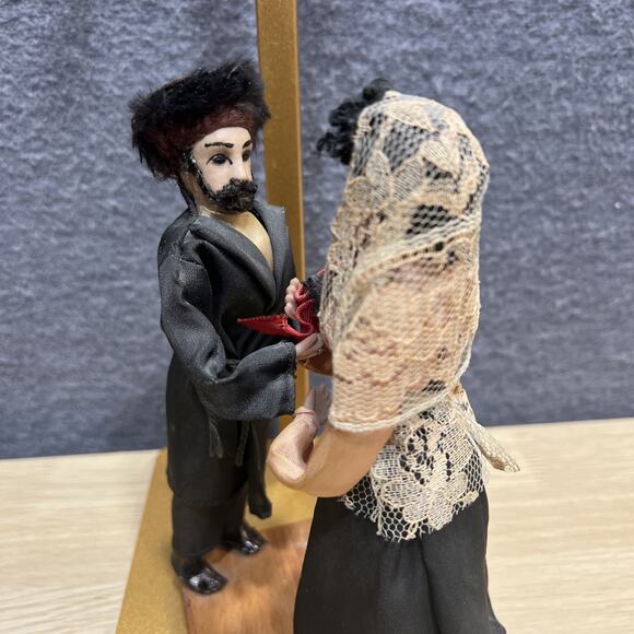 Vintage Dolls in Orthodox Jewish Costume Couple - Picture 3 of 6